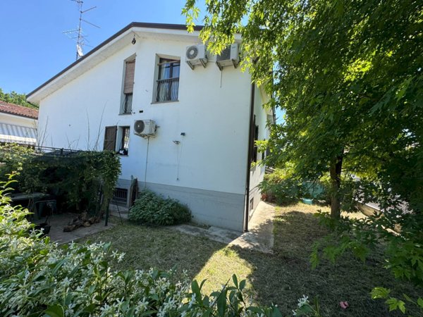 casa indipendente in vendita a Finale Emilia in zona Massa Finalese