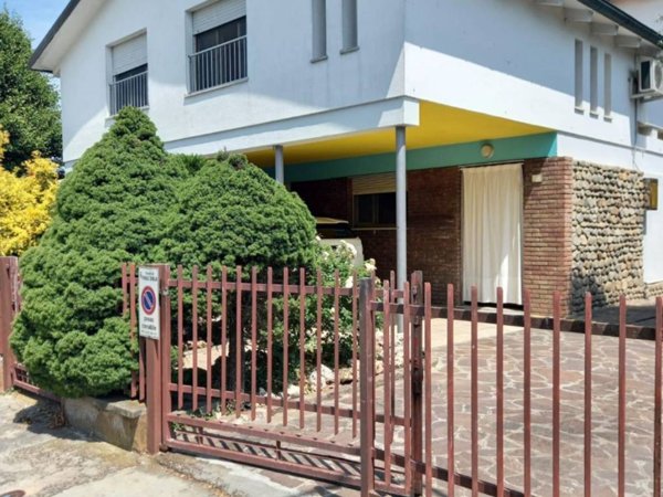 casa indipendente in vendita a Finale Emilia in zona Massa Finalese