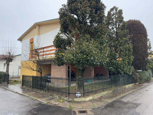 casa indipendente in vendita a Finale Emilia