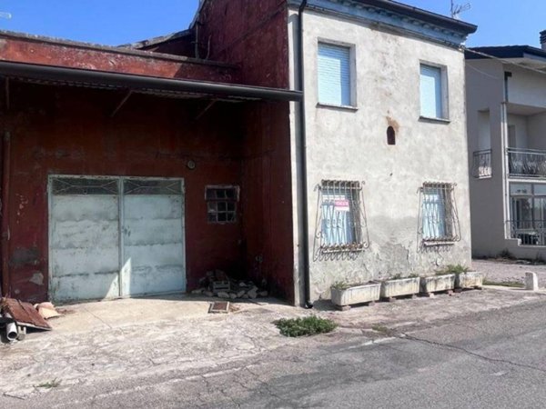 casa indipendente in vendita a Finale Emilia in zona Canaletto