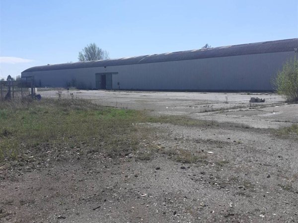 locale commerciale in vendita a Finale Emilia