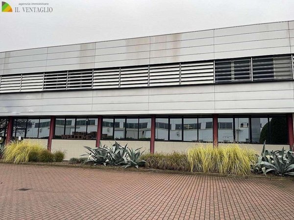 locale commerciale in affitto a Fiorano Modenese
