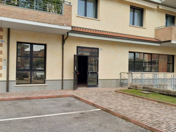 negozio in vendita a Fiorano Modenese in zona Spezzano
