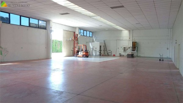 capannone in vendita a Fiorano Modenese