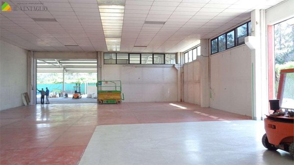 locale commerciale in vendita a Fiorano Modenese