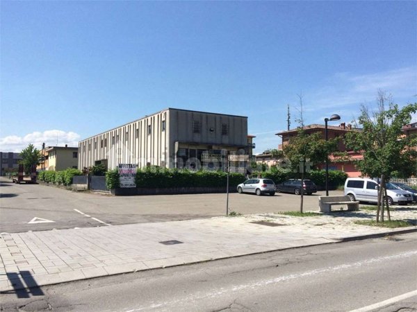 capannone in vendita a Fiorano Modenese in zona Ubersetto