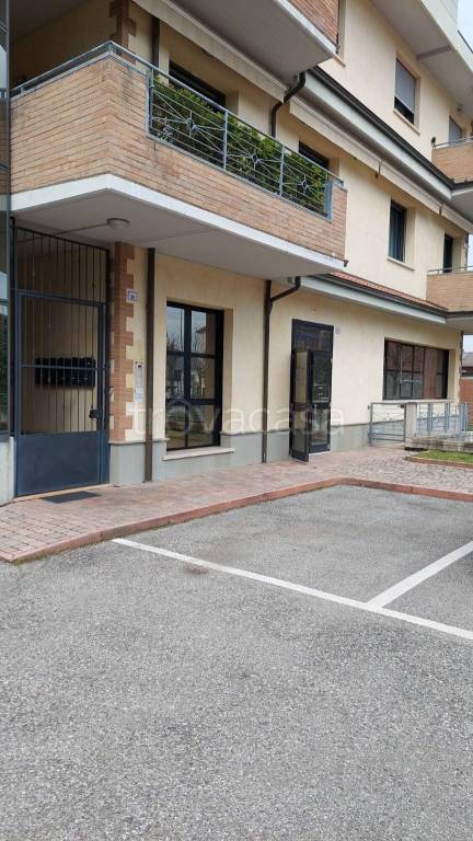 negozio in vendita a Fiorano Modenese in zona Spezzano