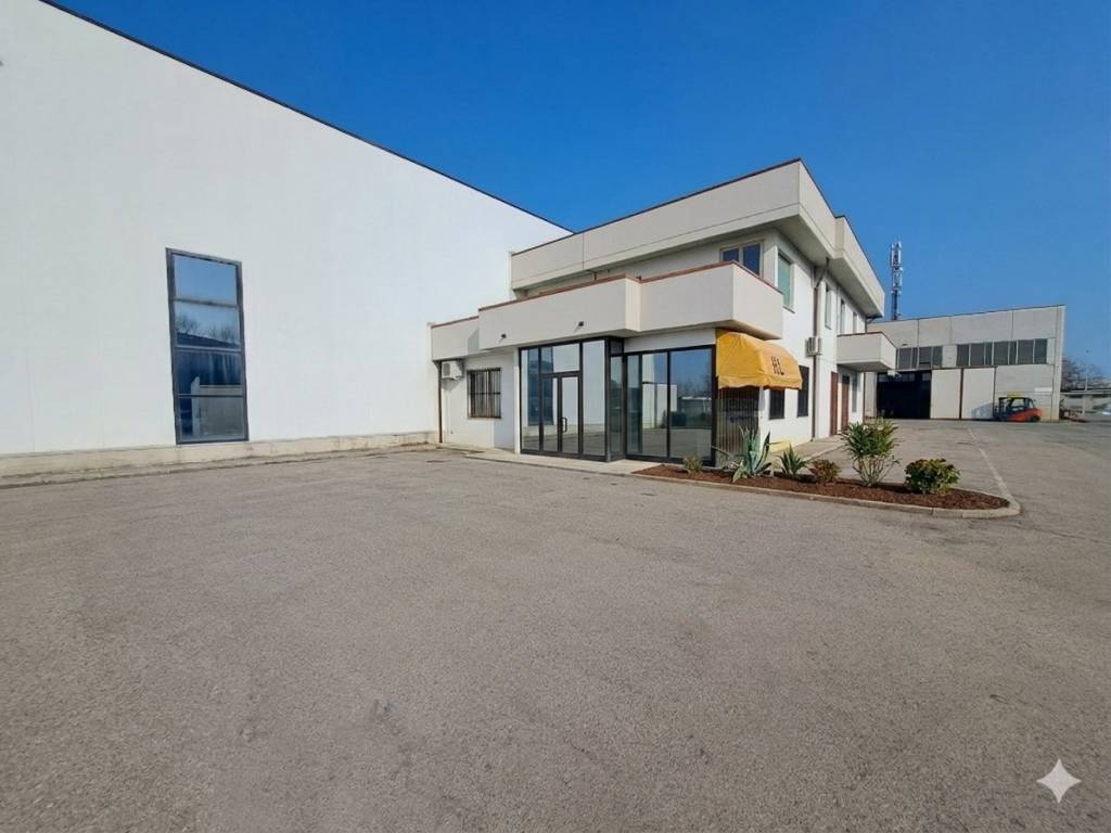 locale commerciale in vendita a Fiorano Modenese