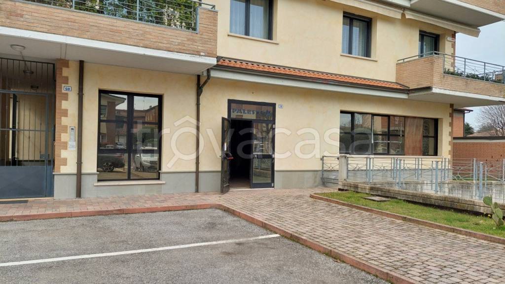 negozio in vendita a Fiorano Modenese in zona Spezzano
