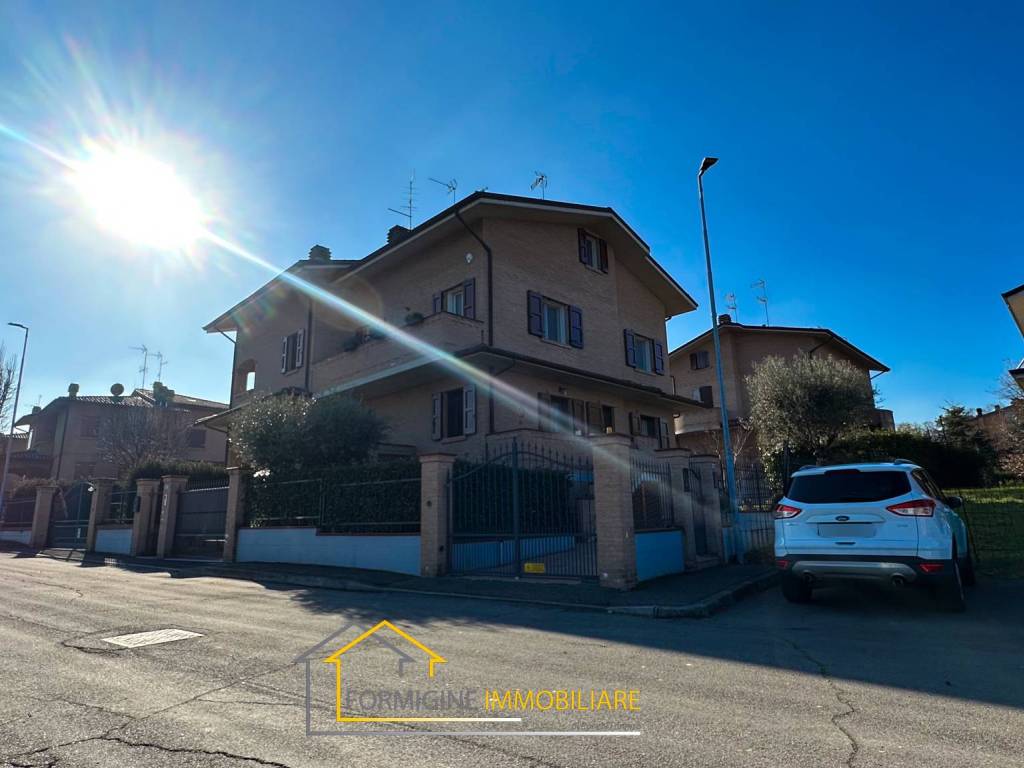 casa indipendente in vendita a Fiorano Modenese in zona Spezzano
