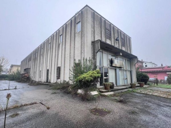 locale commerciale in vendita a Fiorano Modenese