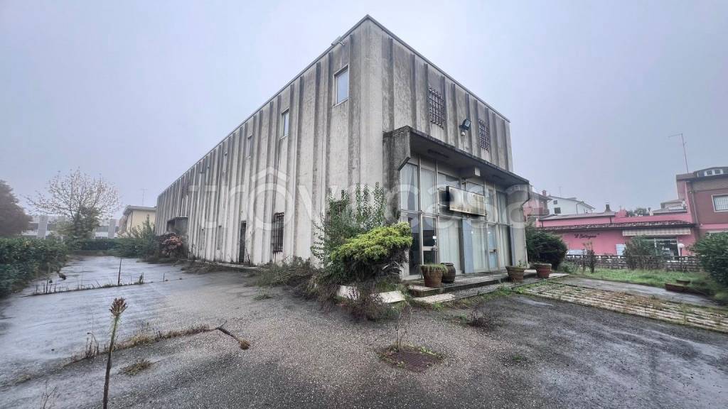 locale commerciale in vendita a Fiorano Modenese