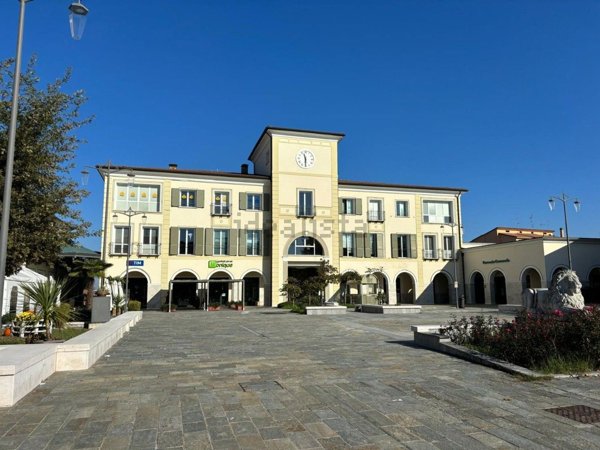 negozio in vendita a Fiorano Modenese in zona Spezzano