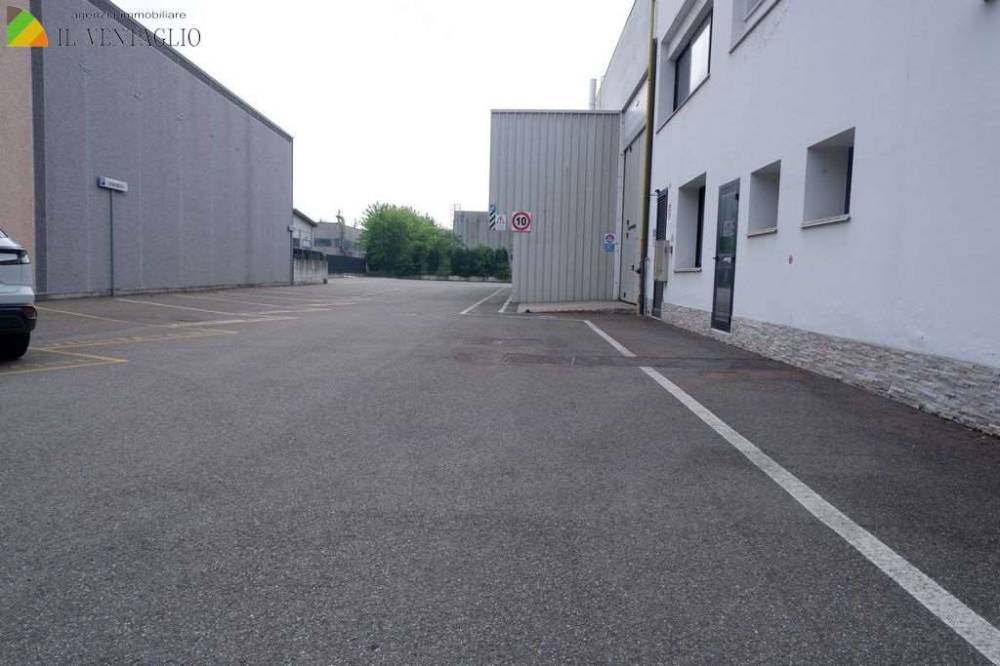 capannone in vendita a Fiorano Modenese