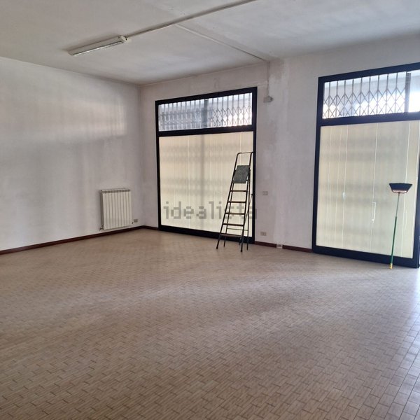 negozio in vendita a Fiorano Modenese in zona Spezzano