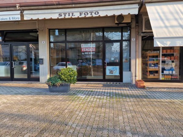 negozio in vendita a Formigine in zona Casinalbo