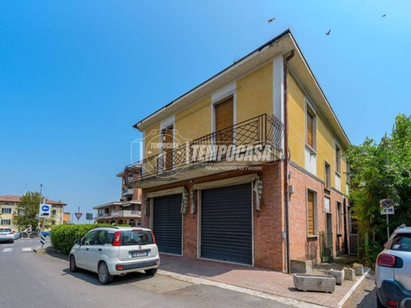 intera palazzina in vendita a Formigine in zona Magreta