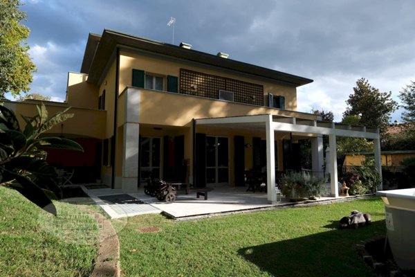 casa indipendente in vendita a Formigine in zona Casinalbo