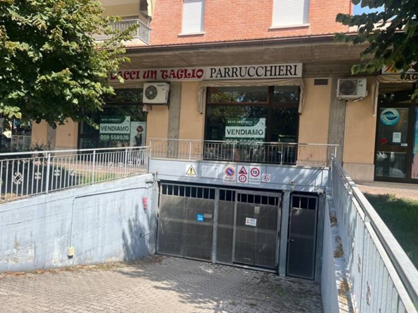 locale commerciale in vendita a Formigine in zona Casinalbo