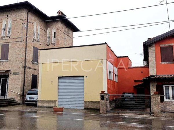 locale commerciale in vendita a Formigine in zona Magreta