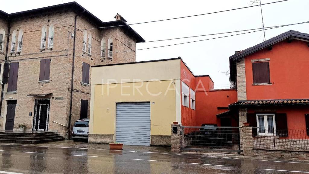 locale commerciale in vendita a Formigine in zona Magreta