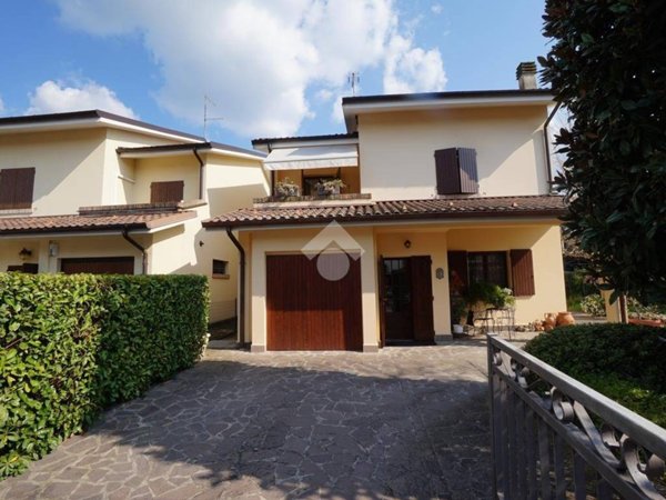 casa indipendente in vendita a Formigine in zona Casinalbo