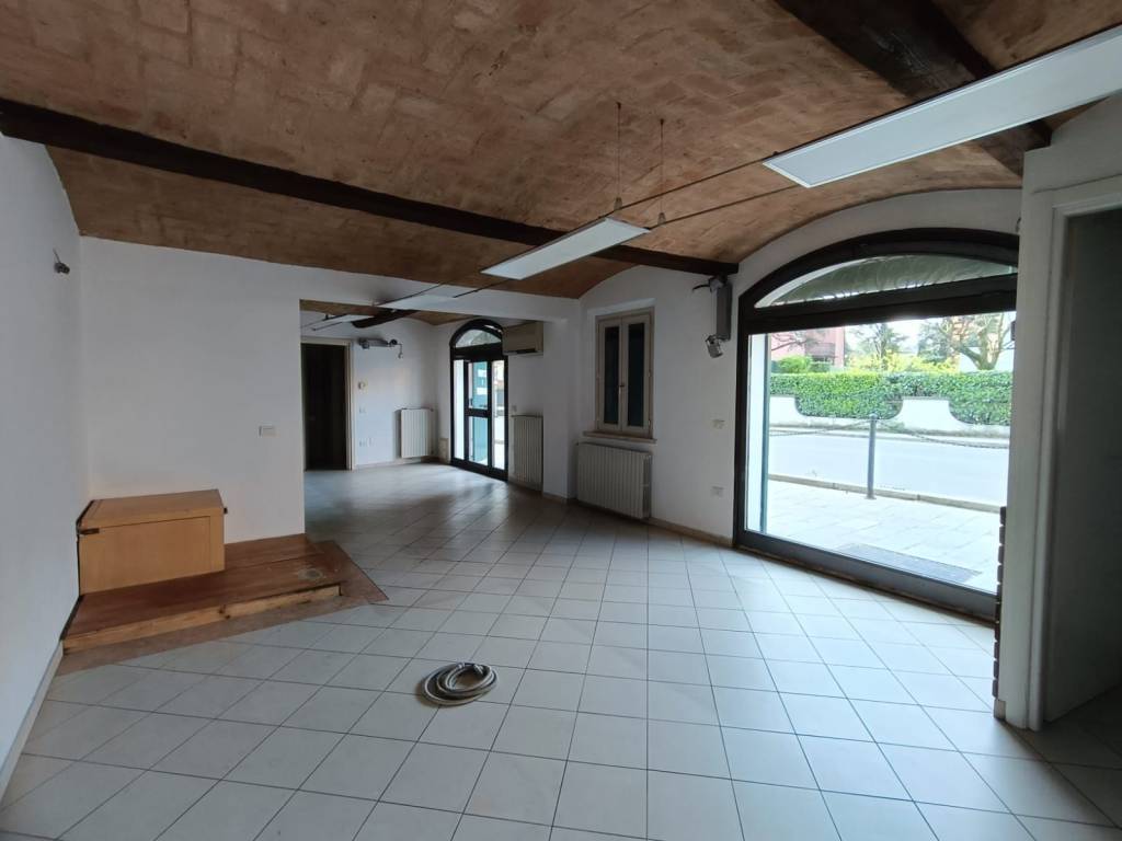 negozio in vendita a Formigine in zona Magreta