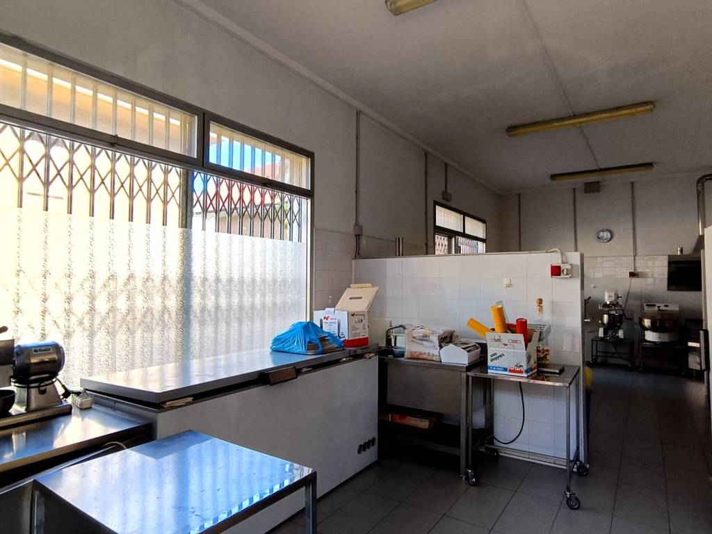 locale commerciale in vendita a Formigine in zona Magreta