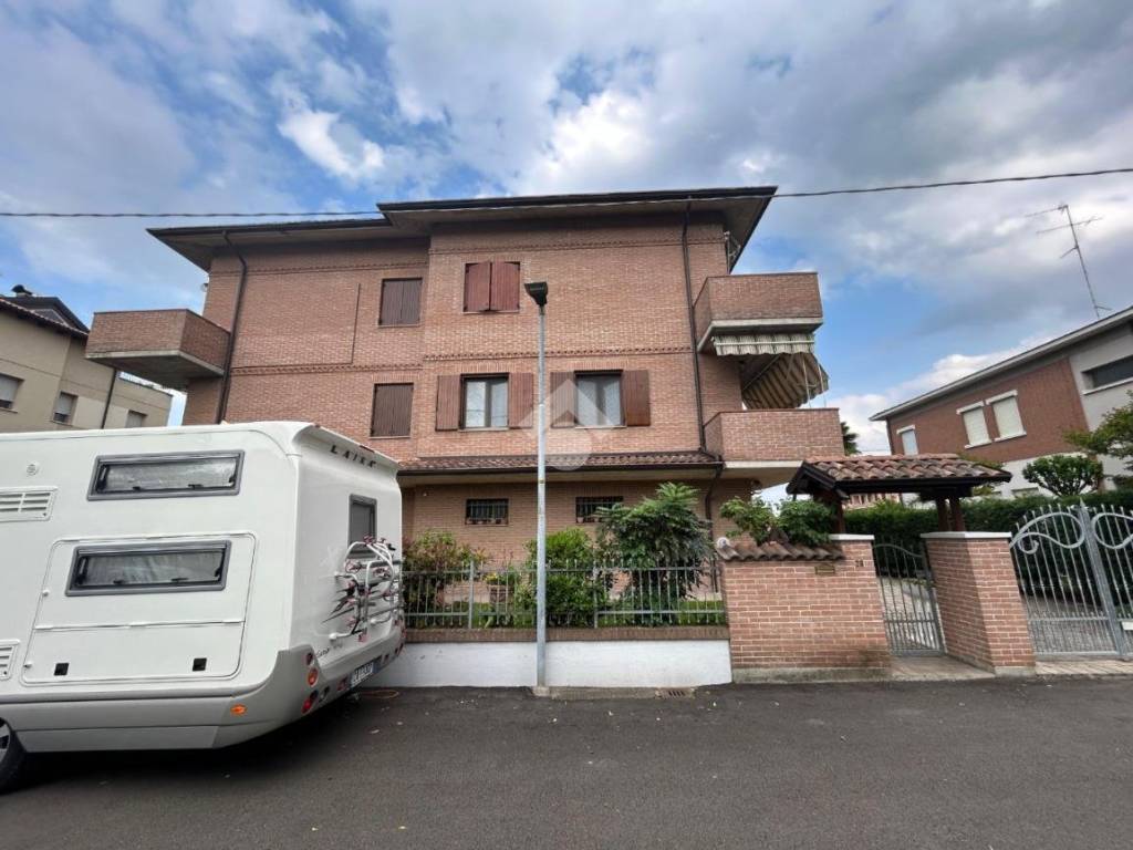 casa indipendente in vendita a Formigine in zona Casinalbo