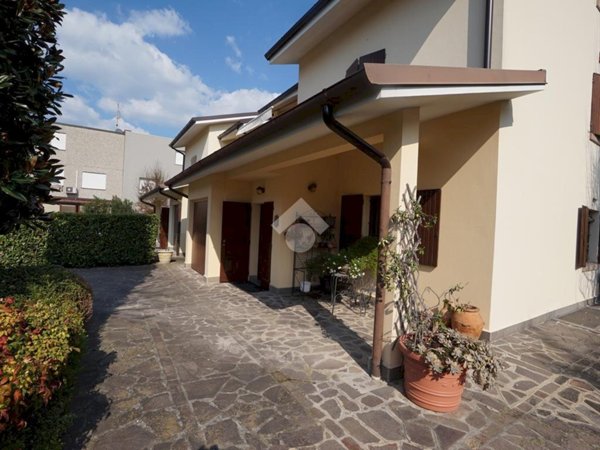 casa indipendente in vendita a Formigine in zona Casinalbo