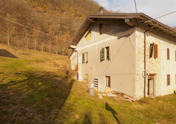 casa semindipendente in vendita a Frassinoro in zona Riccovolto