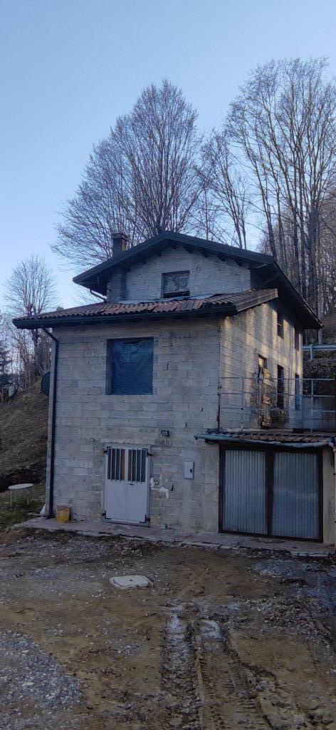 casa indipendente in vendita a Frassinoro in zona Piandelagotti