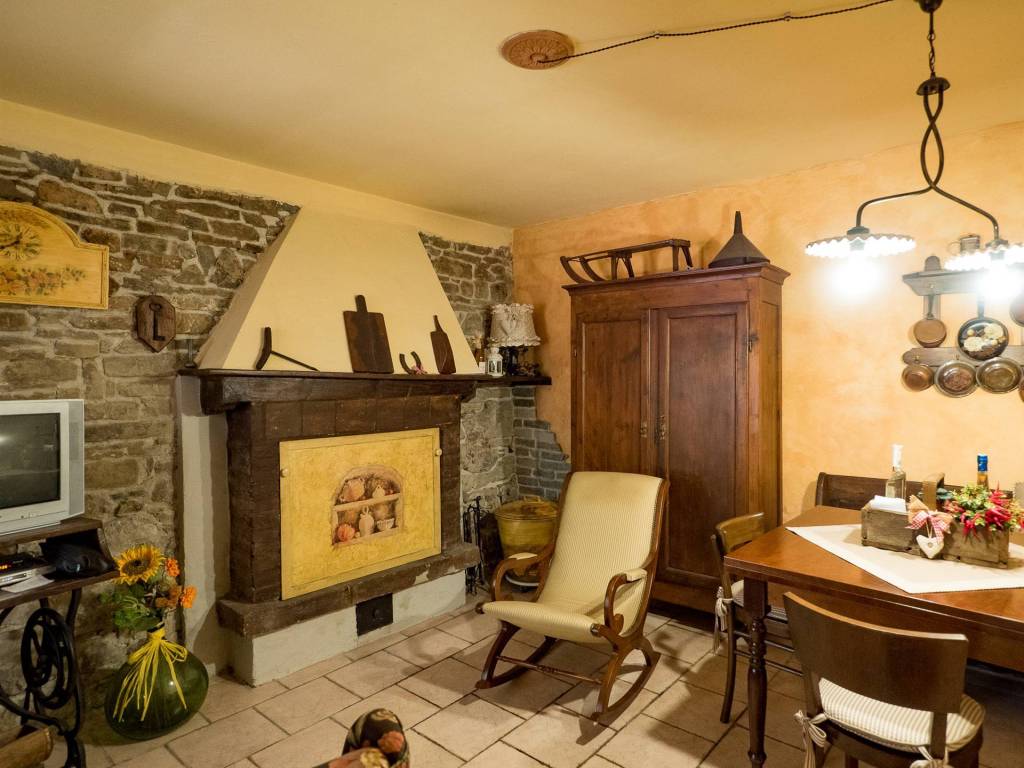 casa indipendente in vendita a Frassinoro in zona Romanoro