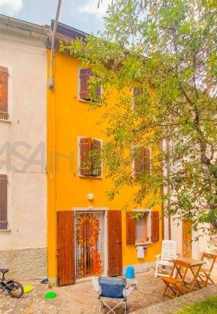 casa indipendente in vendita a Frassinoro in zona Sassatella