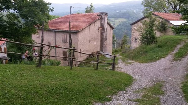 casa indipendente in vendita a Frassinoro in zona Riccovolto