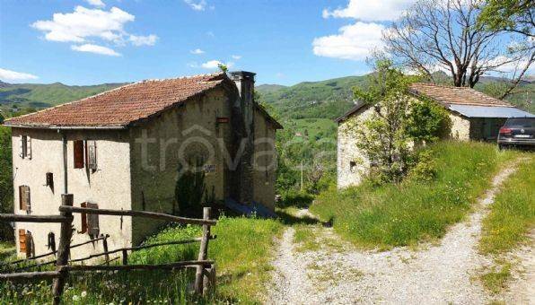 casa indipendente in vendita a Frassinoro in zona Piandelagotti