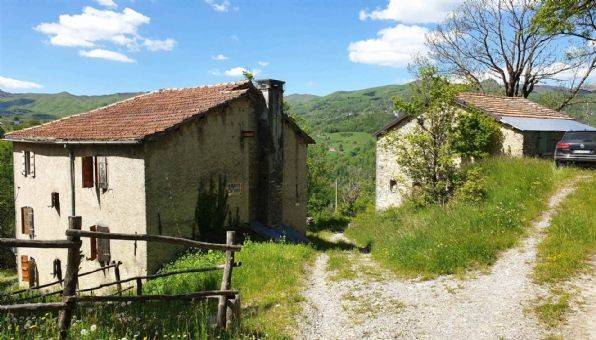 casa indipendente in vendita a Frassinoro in zona Piandelagotti