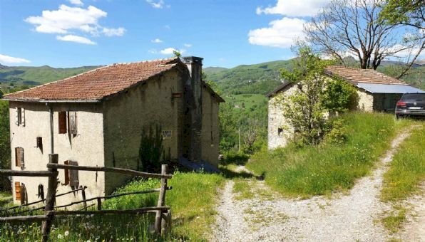 casa indipendente in vendita a Frassinoro in zona Piandelagotti