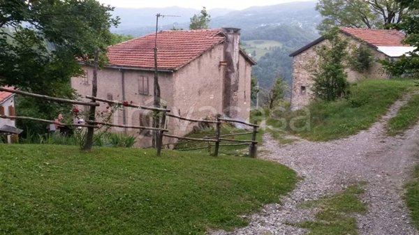casa indipendente in vendita a Frassinoro in zona Riccovolto