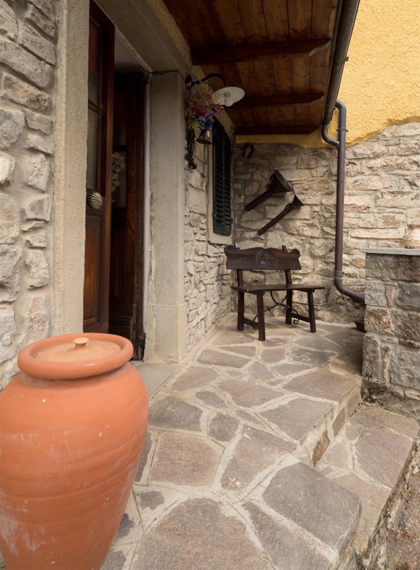 casa indipendente in vendita a Frassinoro in zona Romanoro