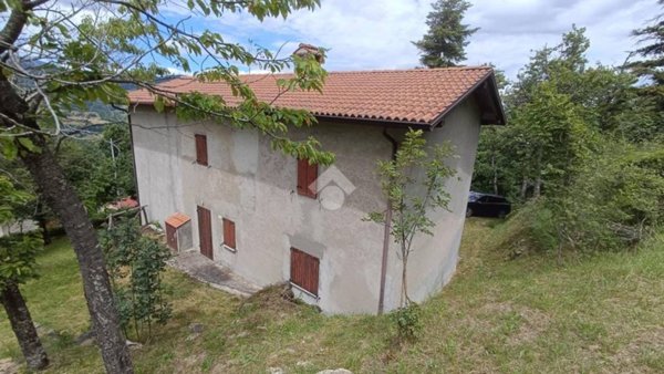 casa indipendente in vendita a Frassinoro in zona Romanoro