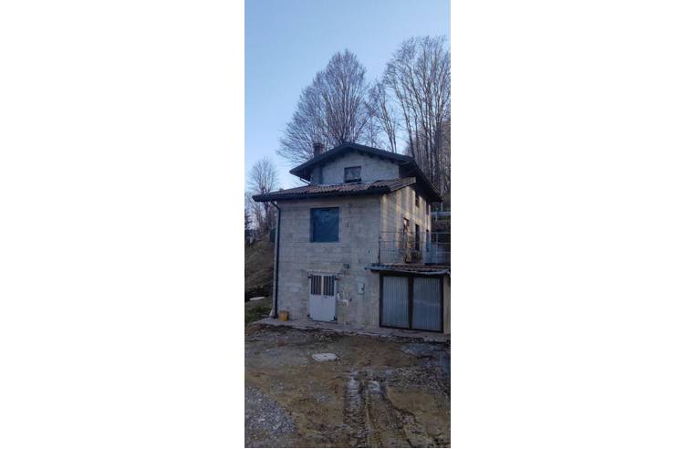 casa indipendente in vendita a Frassinoro in zona Piandelagotti