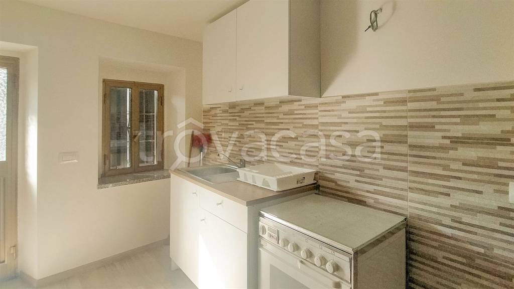 casa indipendente in vendita a Frassinoro in zona Romanoro