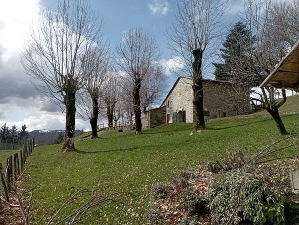 casa indipendente in vendita a Frassinoro in zona Piandelagotti