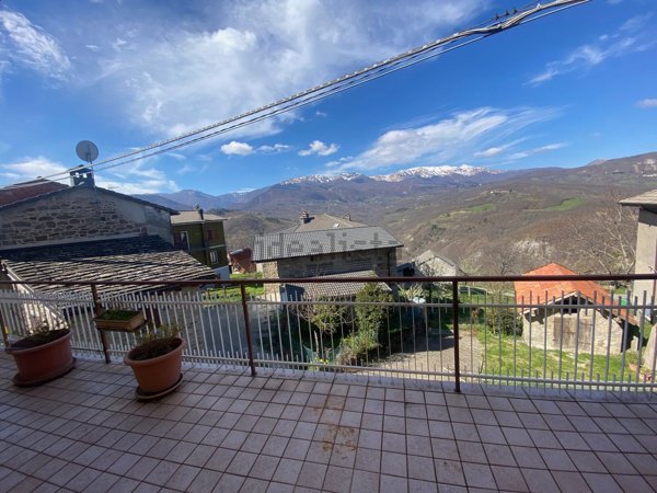 casa indipendente in vendita a Frassinoro