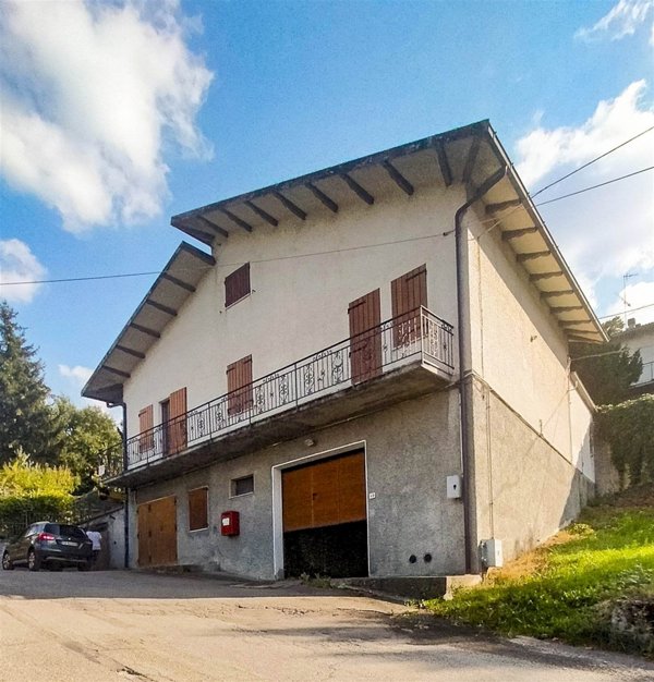 casa indipendente in vendita a Frassinoro in zona Romanoro