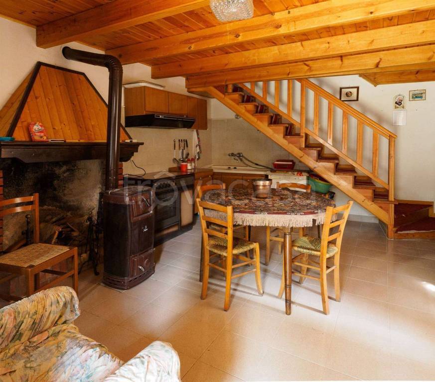 casa indipendente in vendita a Frassinoro in zona Riccovolto