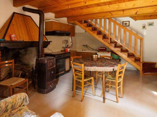 casa indipendente in vendita a Frassinoro in zona Riccovolto