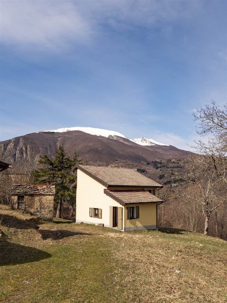 casa indipendente in vendita a Frassinoro in zona Piandelagotti