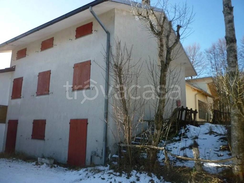 casa indipendente in vendita a Frassinoro in zona Piandelagotti